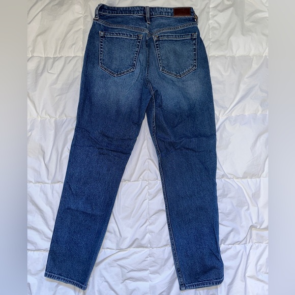 Hollister mom Jean, dark wash with ripped knees. Size 5 - Picture 2 of 2